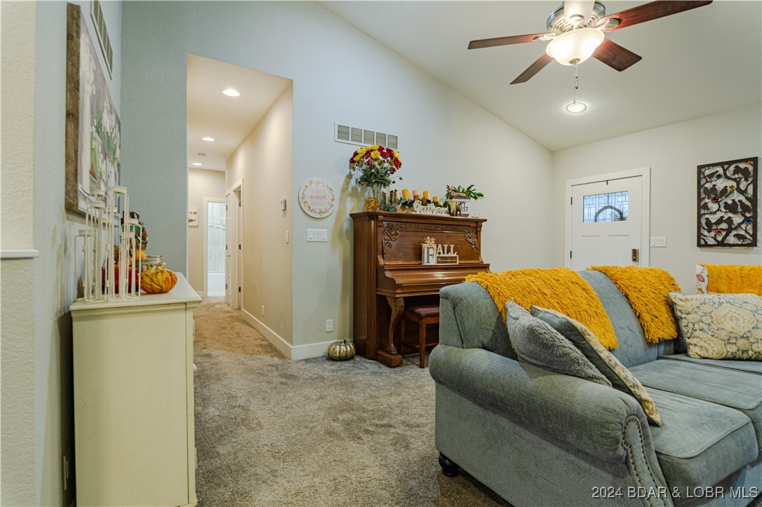 Four Seasons, Missouri 65049, United States, 3 Bedrooms Bedrooms, ,2 BathroomsBathrooms,Residential,Active,28720