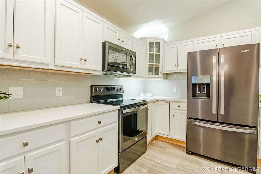 Four Seasons, Missouri 65049, United States, 3 Bedrooms Bedrooms, ,2 BathroomsBathrooms,Residential,Active,28720