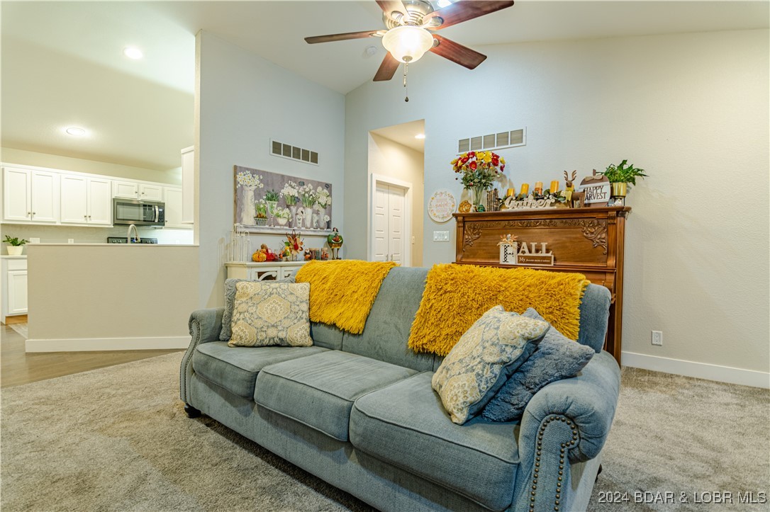 Four Seasons, Missouri 65049, United States, 3 Bedrooms Bedrooms, ,2 BathroomsBathrooms,Residential,Active,28720