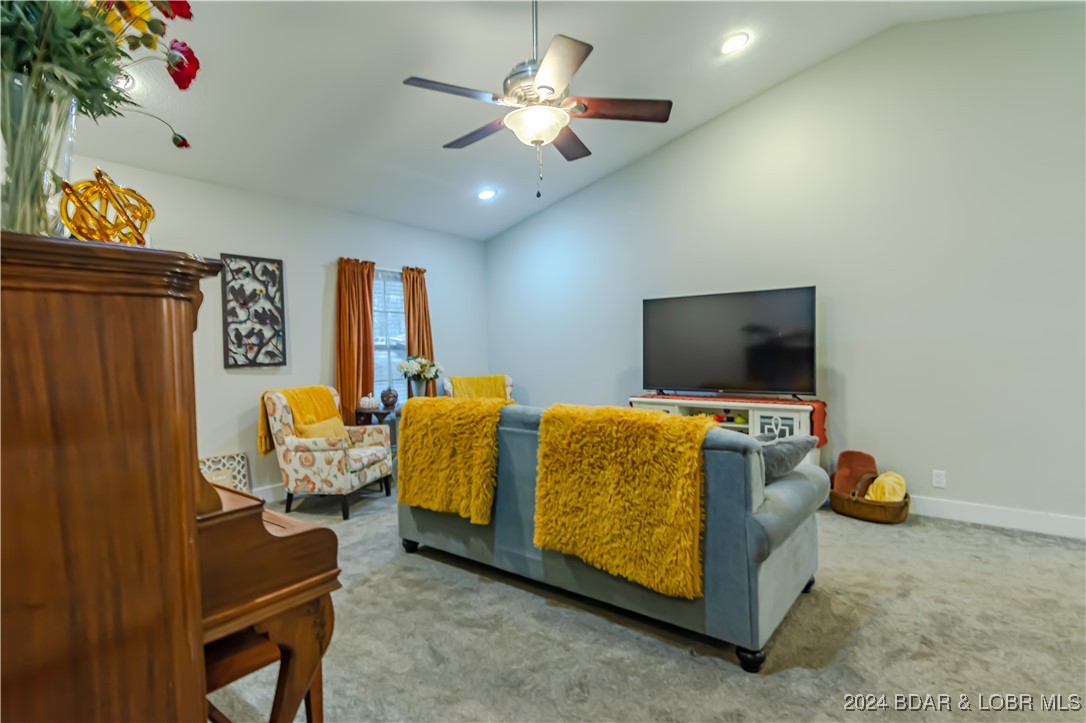 Four Seasons, Missouri 65049, United States, 3 Bedrooms Bedrooms, ,2 BathroomsBathrooms,Residential,Active,28720