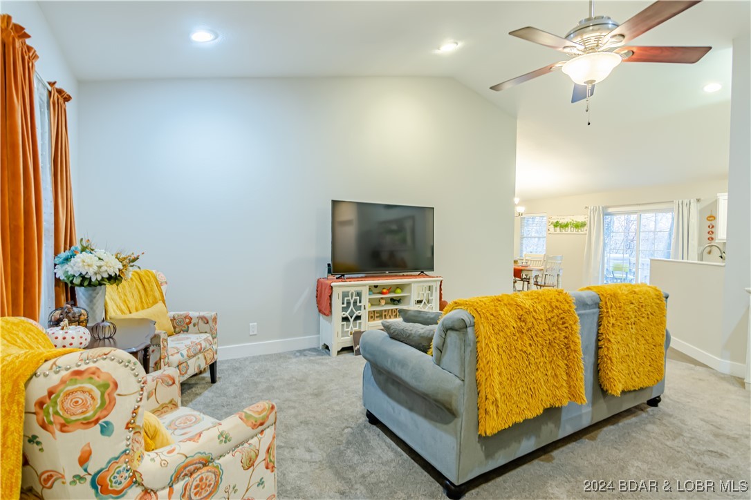 Four Seasons, Missouri 65049, United States, 3 Bedrooms Bedrooms, ,2 BathroomsBathrooms,Residential,Active,28720