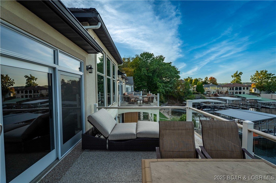 La Riva Est - Residential