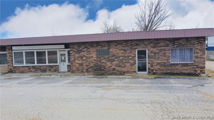 Excellent commercial opportunity in the heart of Warsaw! Located just off Main Street, this property offers over 2,500 sq ft of space and excellent visibility for a variety of business possibilities. Its prime location provides convenient access to nearby businesses, residential areas, and the Lake of the Ozarks, creating strong potential for customer traffic and exposure. Whether you're starting anew venture, relocating, or expanding an existing business, this building offers the space and location to bring your vision to life. Schedule a showing today and take the next step toward growing your business!