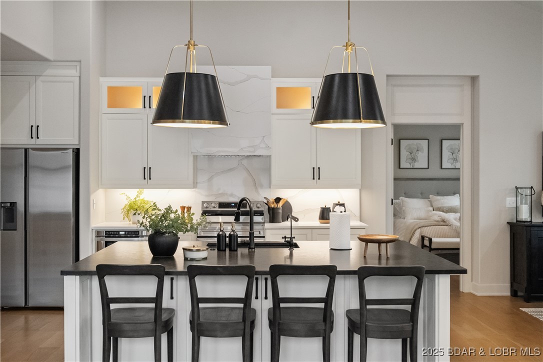 Porto Cima, Missouri 65079, United States, 4 Bedrooms Bedrooms, ,3 BathroomsBathrooms,Residential,Pending,130940