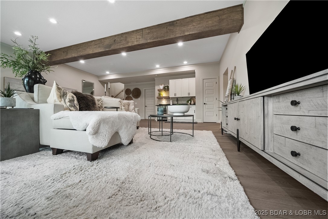 Porto Cima, Missouri 65079, United States, 4 Bedrooms Bedrooms, ,3 BathroomsBathrooms,Residential,Pending,130940