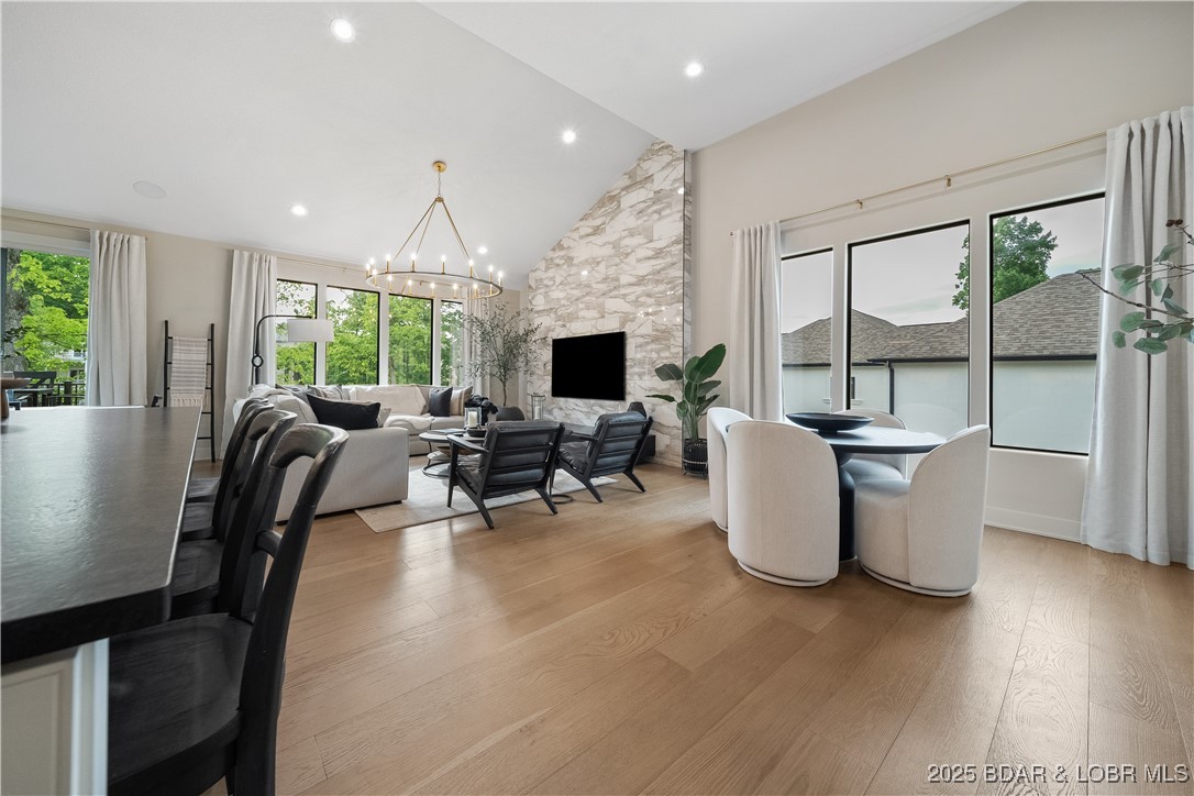 Porto Cima, Missouri 65079, United States, 4 Bedrooms Bedrooms, ,3 BathroomsBathrooms,Residential,Pending,130940