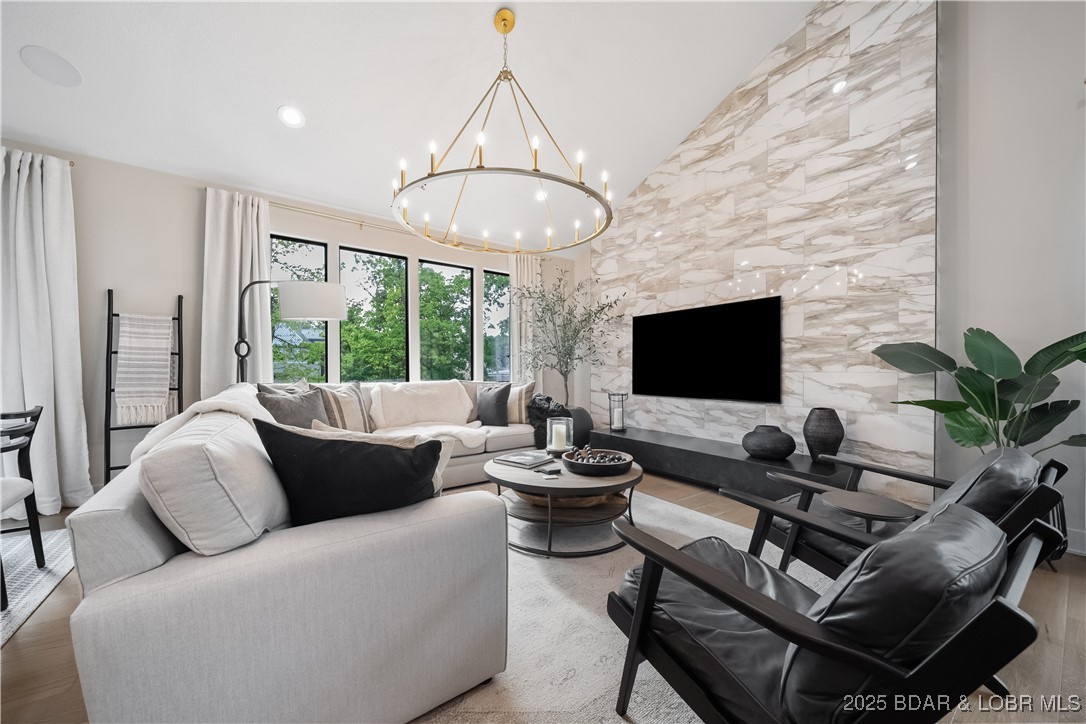 Porto Cima, Missouri 65079, United States, 4 Bedrooms Bedrooms, ,3 BathroomsBathrooms,Residential,Pending,130940