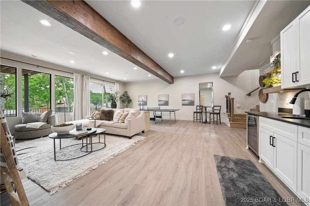 Porto Cima, Missouri 65079, United States, 4 Bedrooms Bedrooms, ,3 BathroomsBathrooms,Residential,Pending,130940