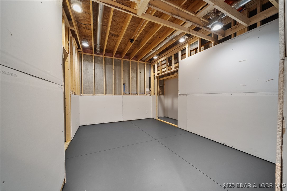 Porto Cima, Missouri 65079, United States, 4 Bedrooms Bedrooms, ,3 BathroomsBathrooms,Residential,Pending,130940