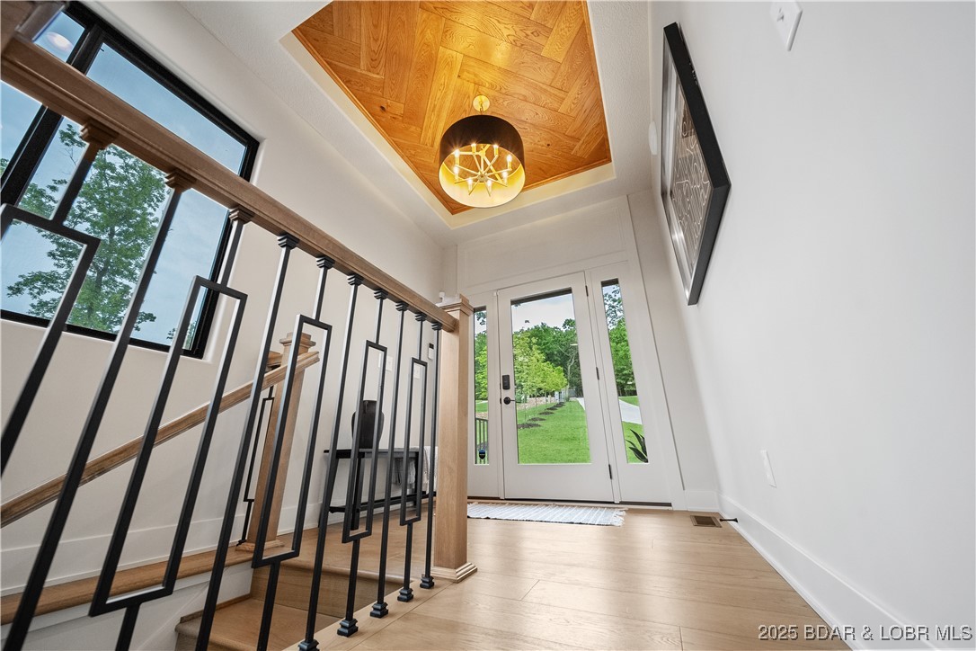 Porto Cima, Missouri 65079, United States, 4 Bedrooms Bedrooms, ,3 BathroomsBathrooms,Residential,Pending,130940