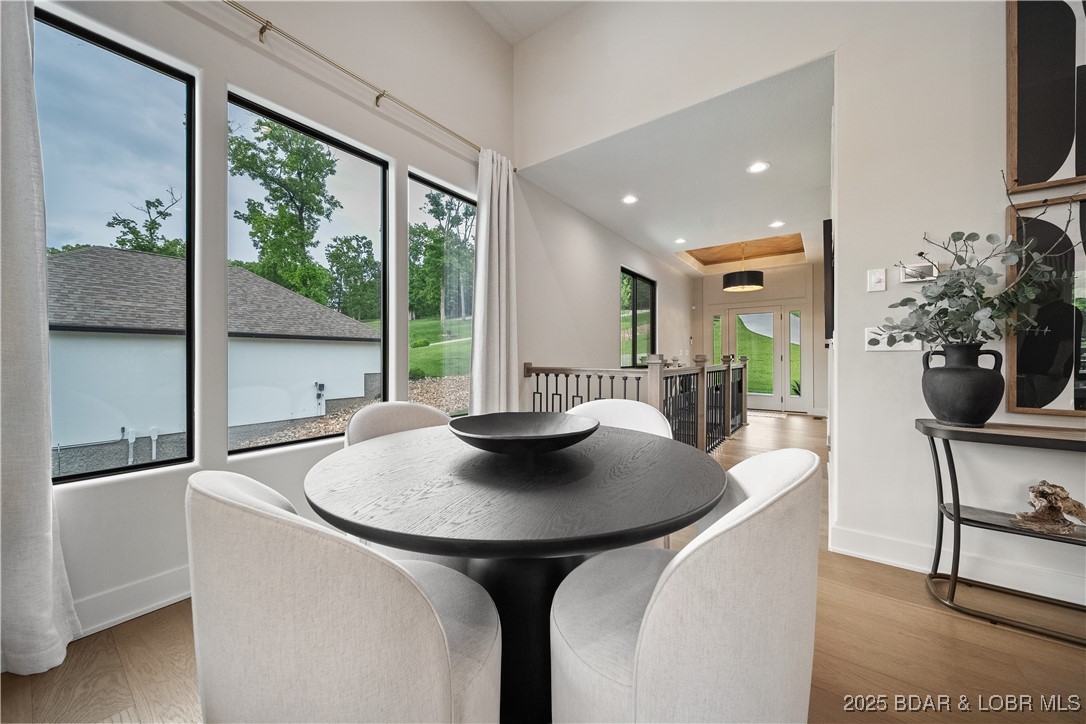 Porto Cima, Missouri 65079, United States, 4 Bedrooms Bedrooms, ,3 BathroomsBathrooms,Residential,Pending,130940