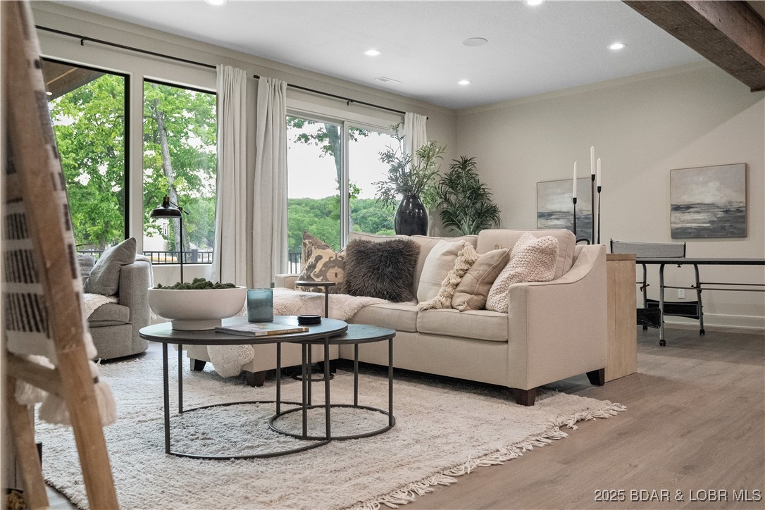 Porto Cima, Missouri 65079, United States, 4 Bedrooms Bedrooms, ,3 BathroomsBathrooms,Residential,Pending,130940