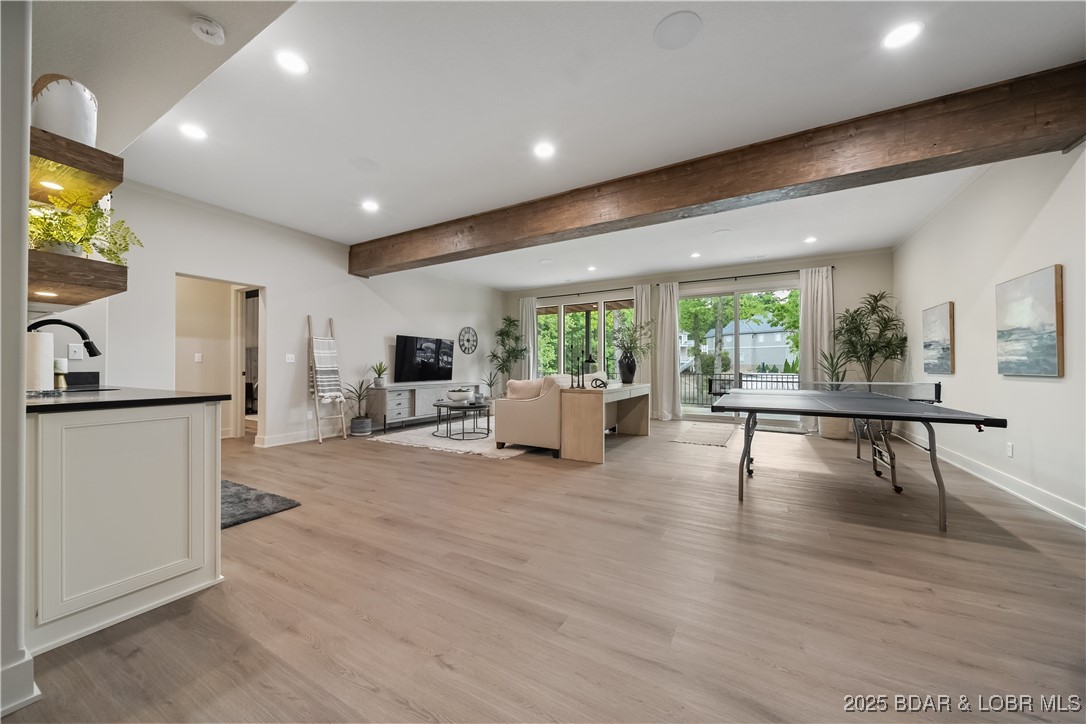 Porto Cima, Missouri 65079, United States, 4 Bedrooms Bedrooms, ,3 BathroomsBathrooms,Residential,Pending,130940