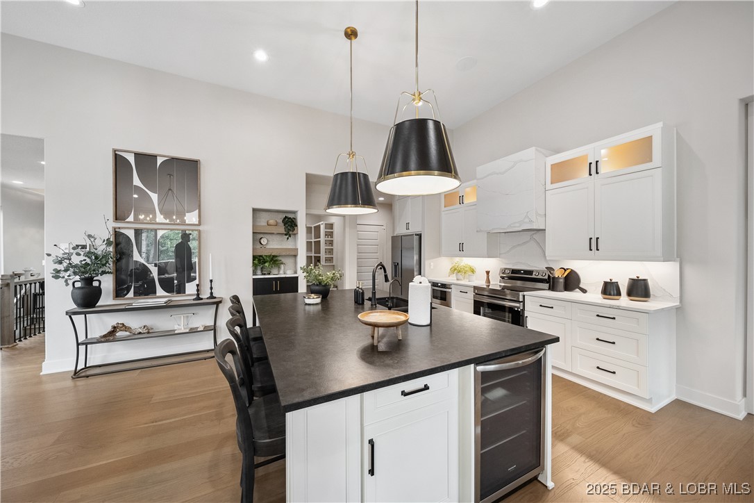 Porto Cima, Missouri 65079, United States, 4 Bedrooms Bedrooms, ,3 BathroomsBathrooms,Residential,Pending,130940