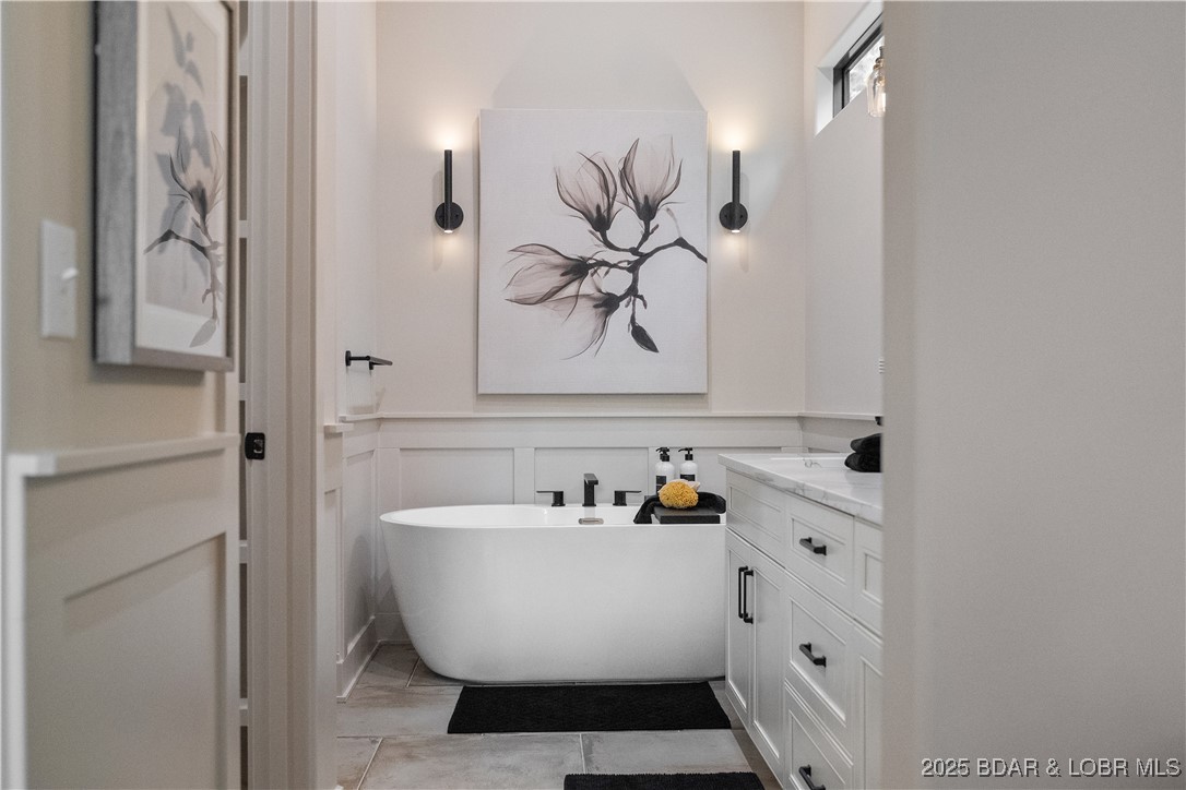 Porto Cima, Missouri 65079, United States, 4 Bedrooms Bedrooms, ,3 BathroomsBathrooms,Residential,Pending,130940