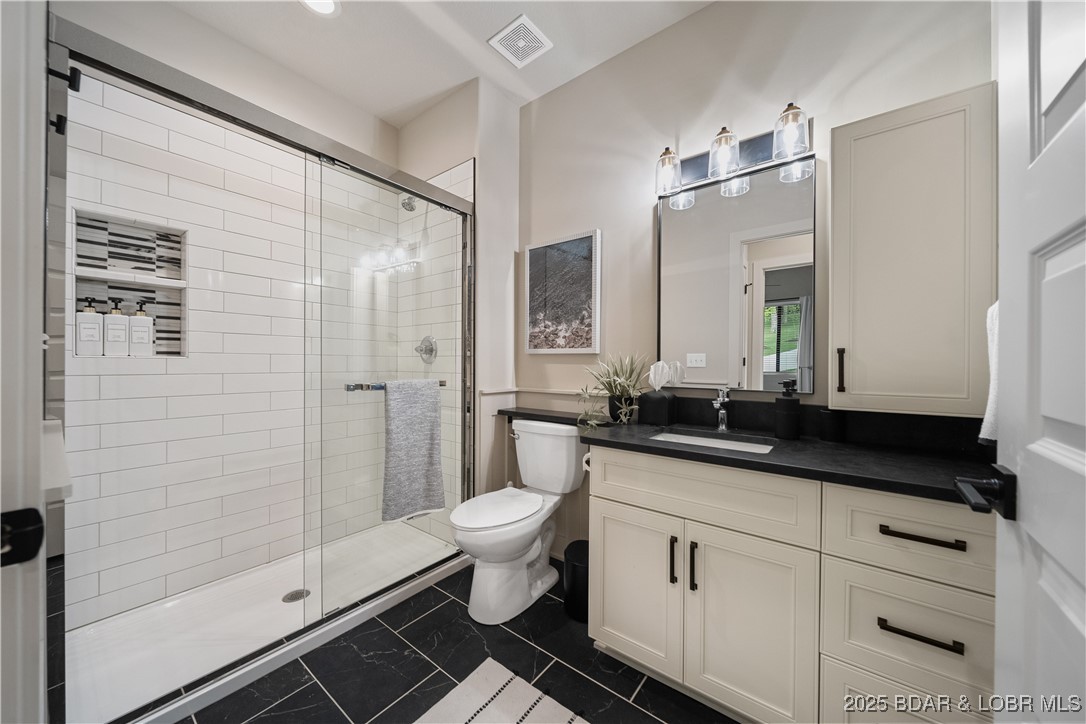 Porto Cima, Missouri 65079, United States, 4 Bedrooms Bedrooms, ,3 BathroomsBathrooms,Residential,Pending,130940