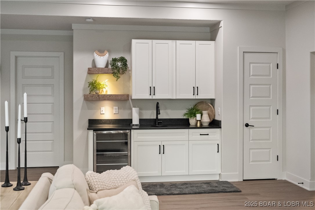 Porto Cima, Missouri 65079, United States, 4 Bedrooms Bedrooms, ,3 BathroomsBathrooms,Residential,Pending,130940