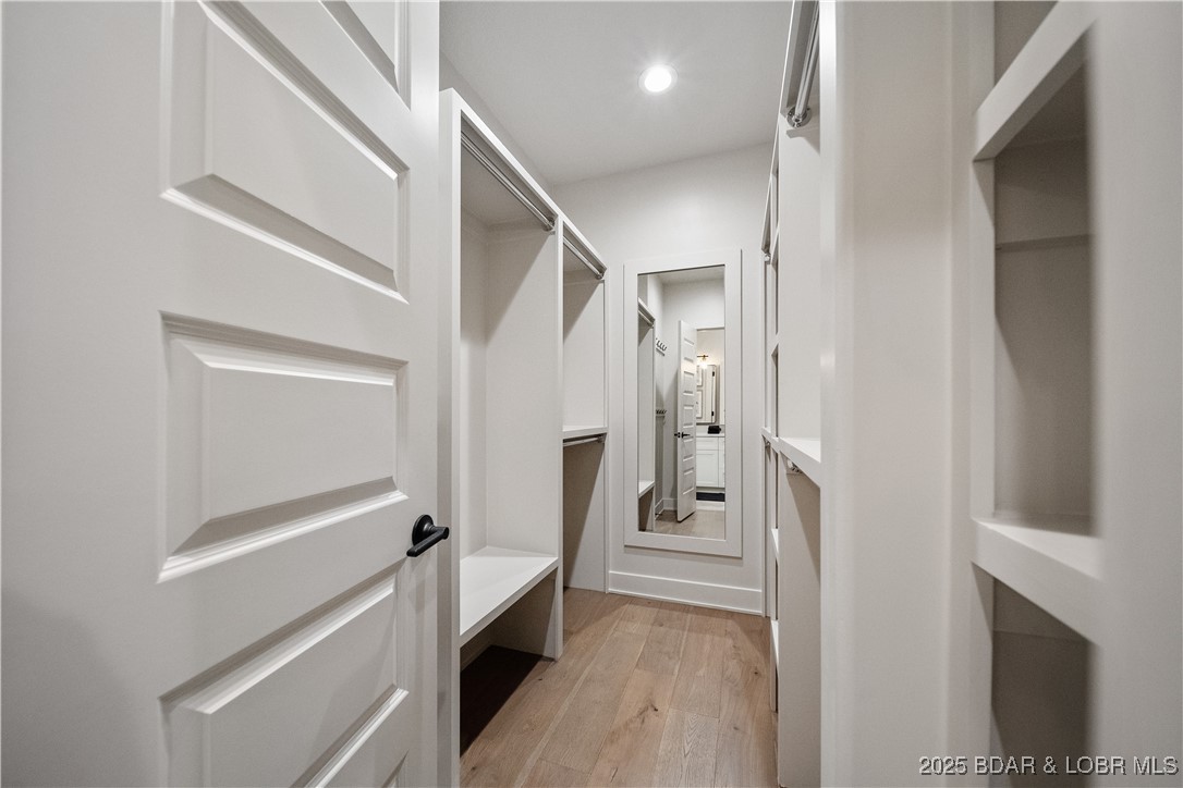 Porto Cima, Missouri 65079, United States, 4 Bedrooms Bedrooms, ,3 BathroomsBathrooms,Residential,Pending,130940