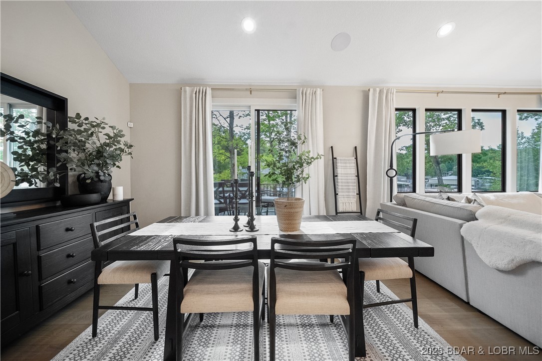 Porto Cima, Missouri 65079, United States, 4 Bedrooms Bedrooms, ,3 BathroomsBathrooms,Residential,Pending,130940