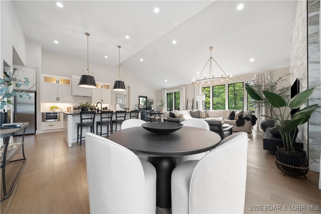 Porto Cima, Missouri 65079, United States, 4 Bedrooms Bedrooms, ,3 BathroomsBathrooms,Residential,Pending,130940