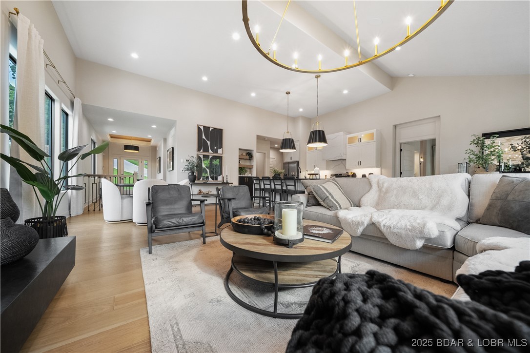 Porto Cima, Missouri 65079, United States, 4 Bedrooms Bedrooms, ,3 BathroomsBathrooms,Residential,Pending,130940