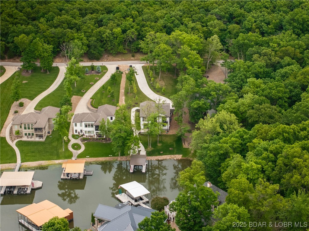 Porto Cima, Missouri 65079, United States, 4 Bedrooms Bedrooms, ,3 BathroomsBathrooms,Residential,Pending,130940