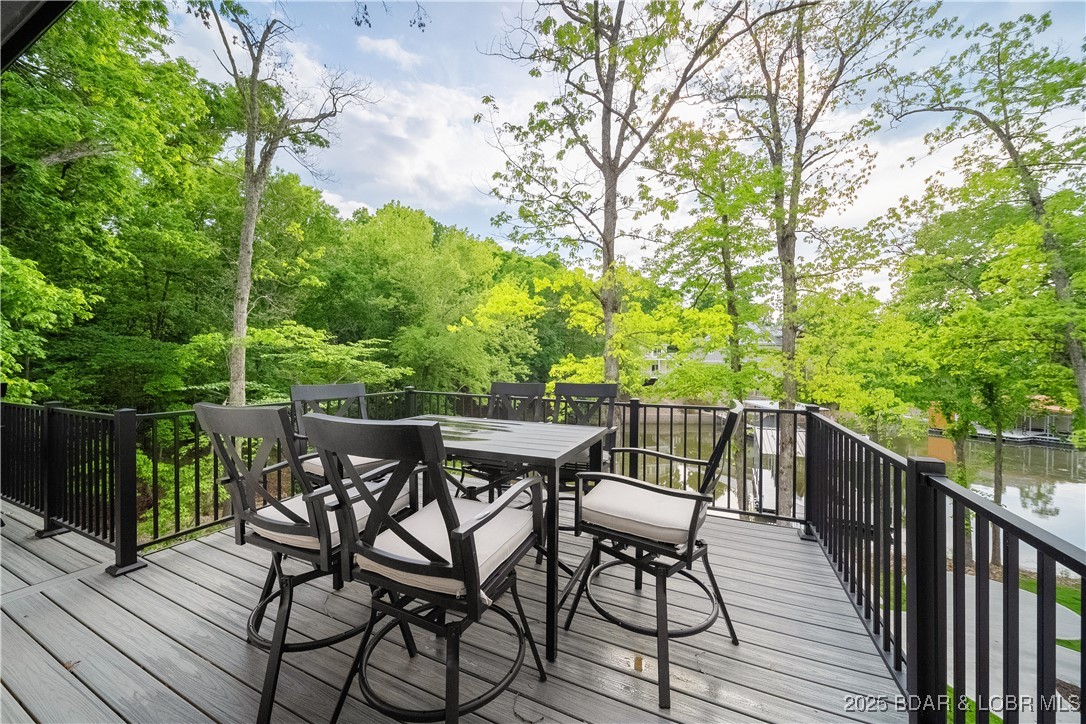 Porto Cima, Missouri 65079, United States, 4 Bedrooms Bedrooms, ,3 BathroomsBathrooms,Residential,Pending,130940