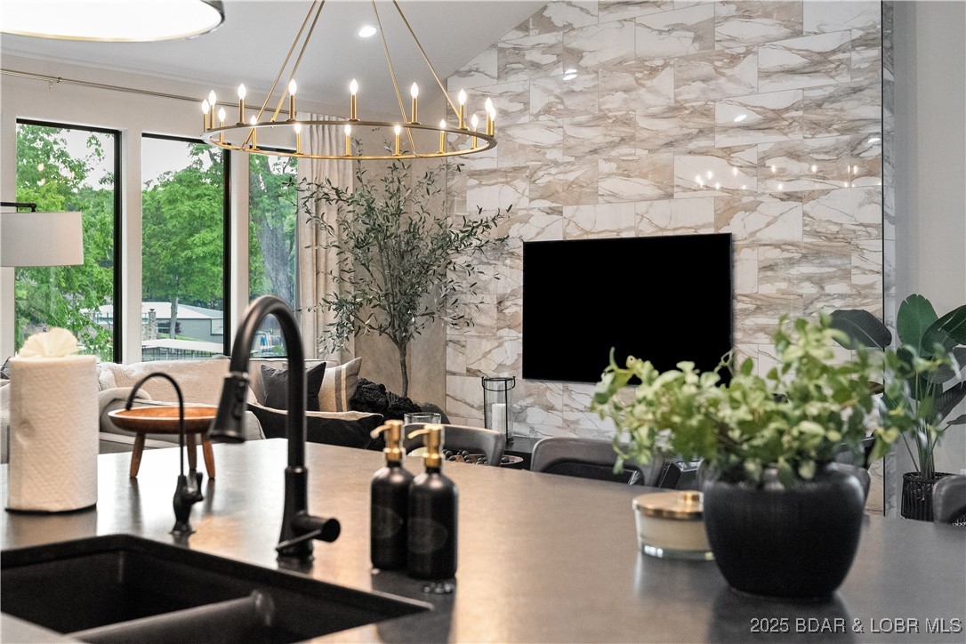 Porto Cima, Missouri 65079, United States, 4 Bedrooms Bedrooms, ,3 BathroomsBathrooms,Residential,Pending,130940