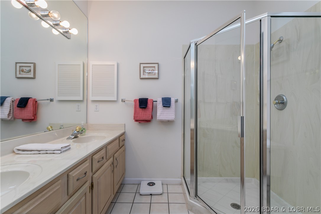 The Falls Condo - Residential