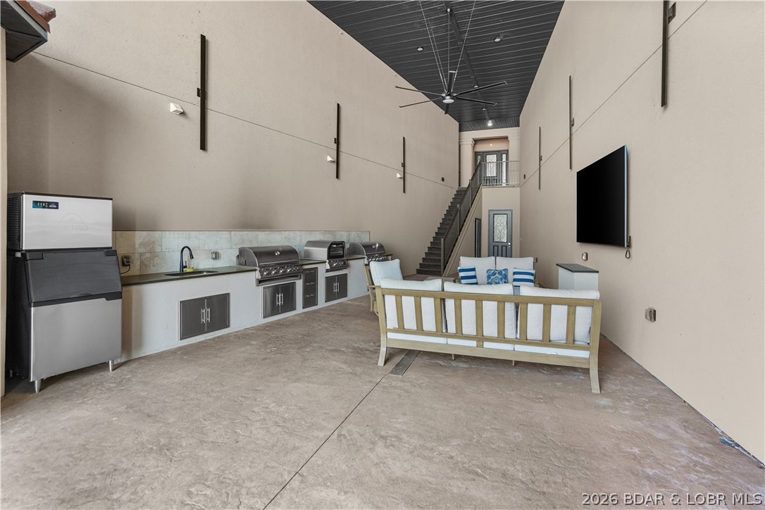 The Hamptons Condominium - Residential