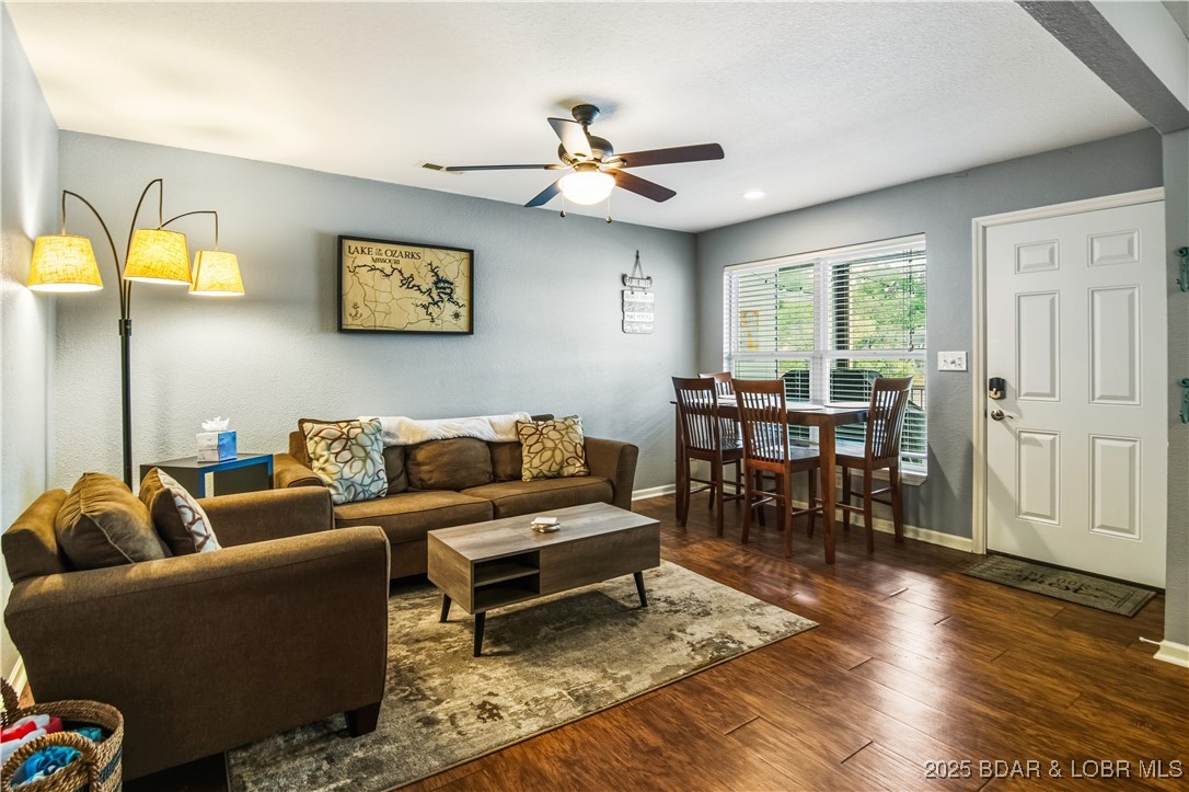 Lake Ozark, Missouri 65049, United States, 2 Bedrooms Bedrooms, ,2 BathroomsBathrooms,Residential,Active,226911