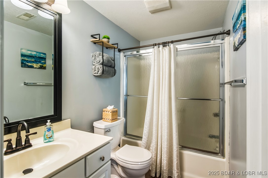 Lake Ozark, Missouri 65049, United States, 2 Bedrooms Bedrooms, ,2 BathroomsBathrooms,Residential,Active,226911