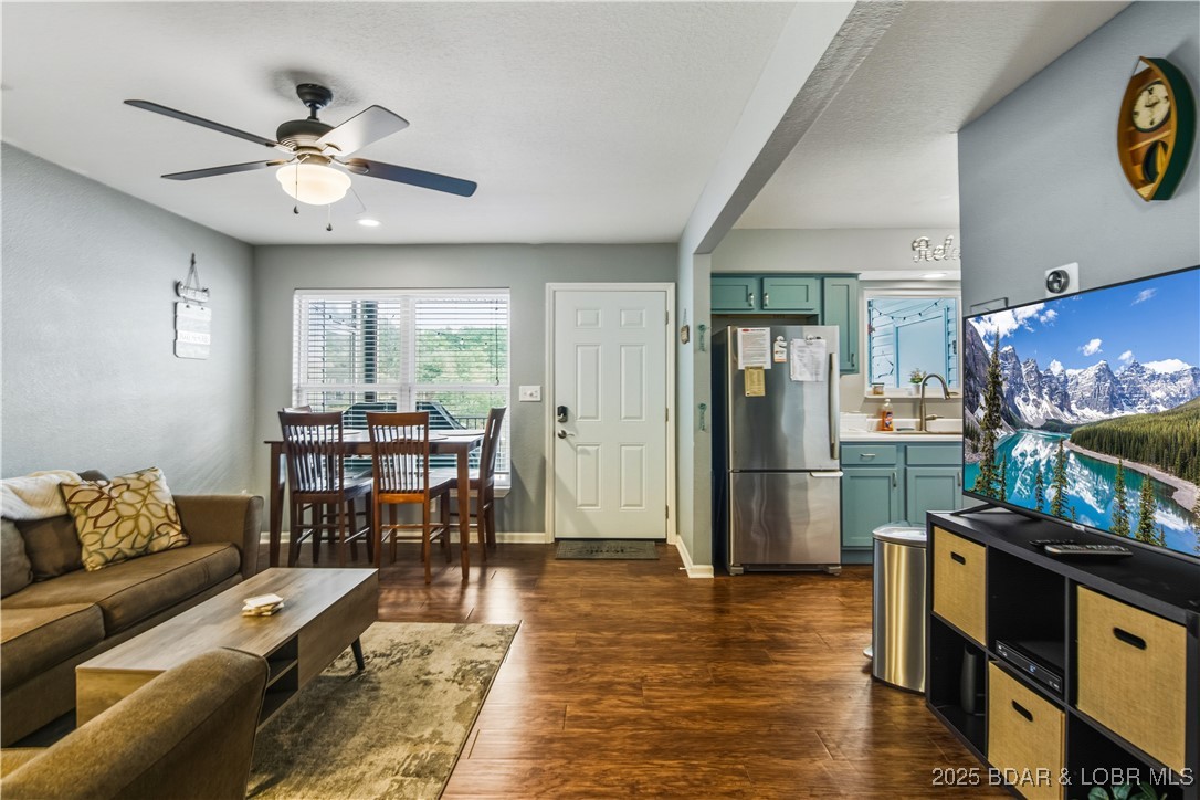 Lake Ozark, Missouri 65049, United States, 2 Bedrooms Bedrooms, ,2 BathroomsBathrooms,Residential,Active,226911