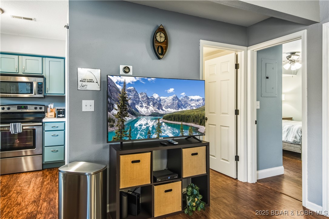 Lake Ozark, Missouri 65049, United States, 2 Bedrooms Bedrooms, ,2 BathroomsBathrooms,Residential,Active,226911