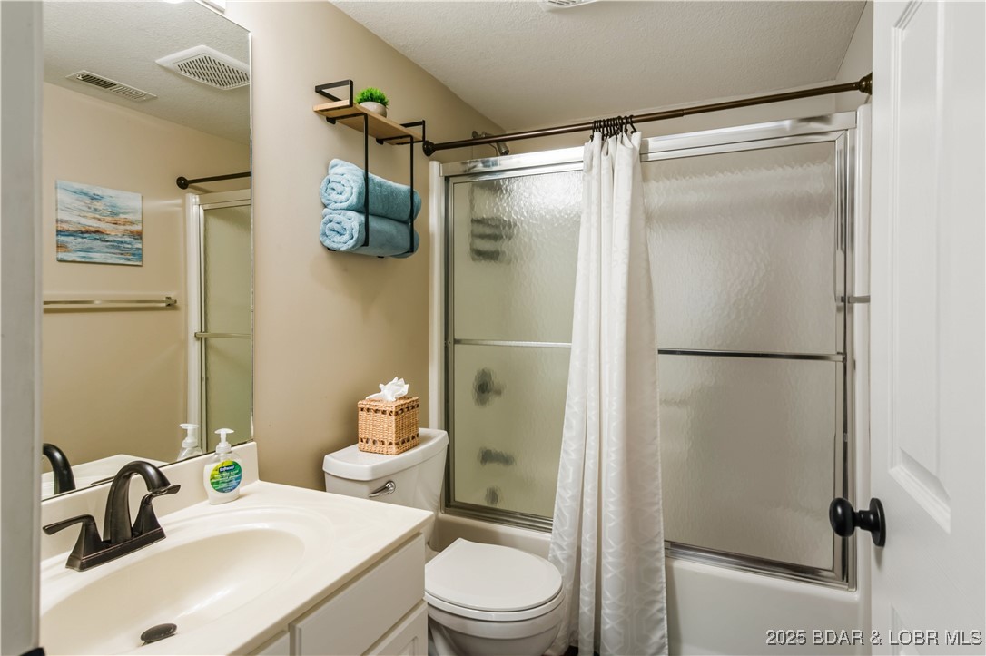 Lake Ozark, Missouri 65049, United States, 2 Bedrooms Bedrooms, ,2 BathroomsBathrooms,Residential,Active,226911