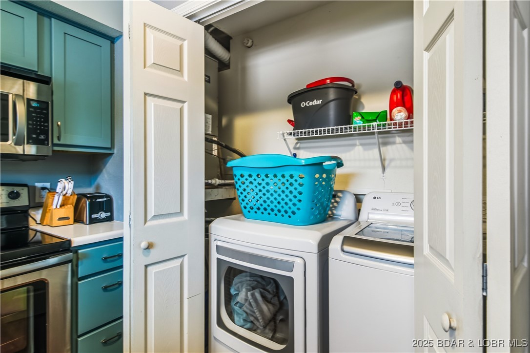 Lake Ozark, Missouri 65049, United States, 2 Bedrooms Bedrooms, ,2 BathroomsBathrooms,Residential,Active,226911