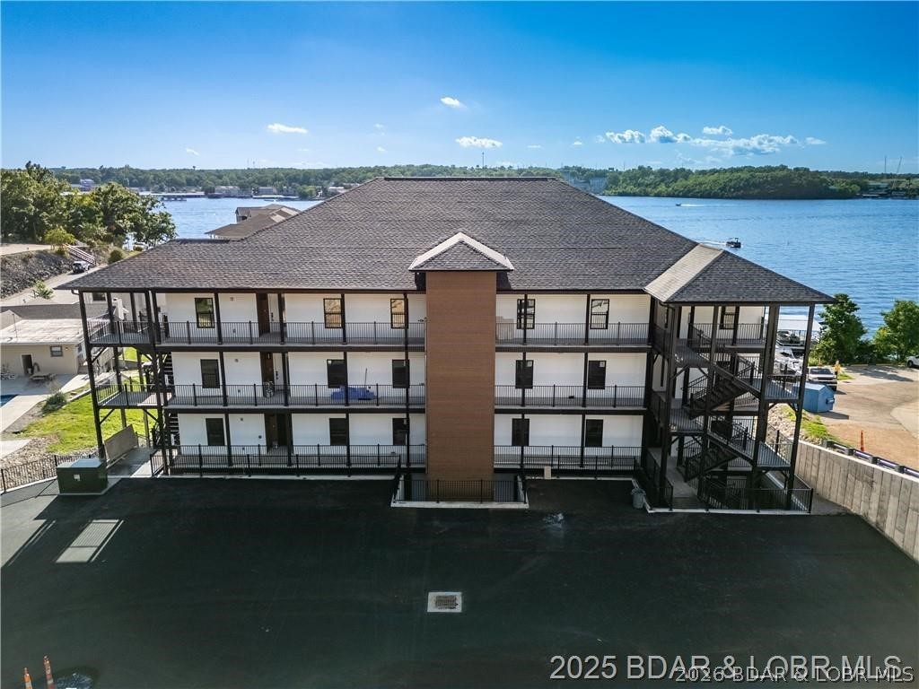 Robins at the Waters Edge Condominium - Residential