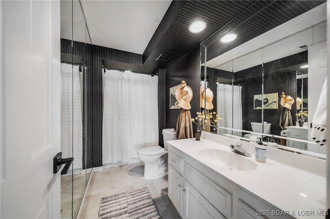 Four Seasons, Missouri 65049, United States, 4 Bedrooms Bedrooms, ,6 BathroomsBathrooms,Residential,Active,102358