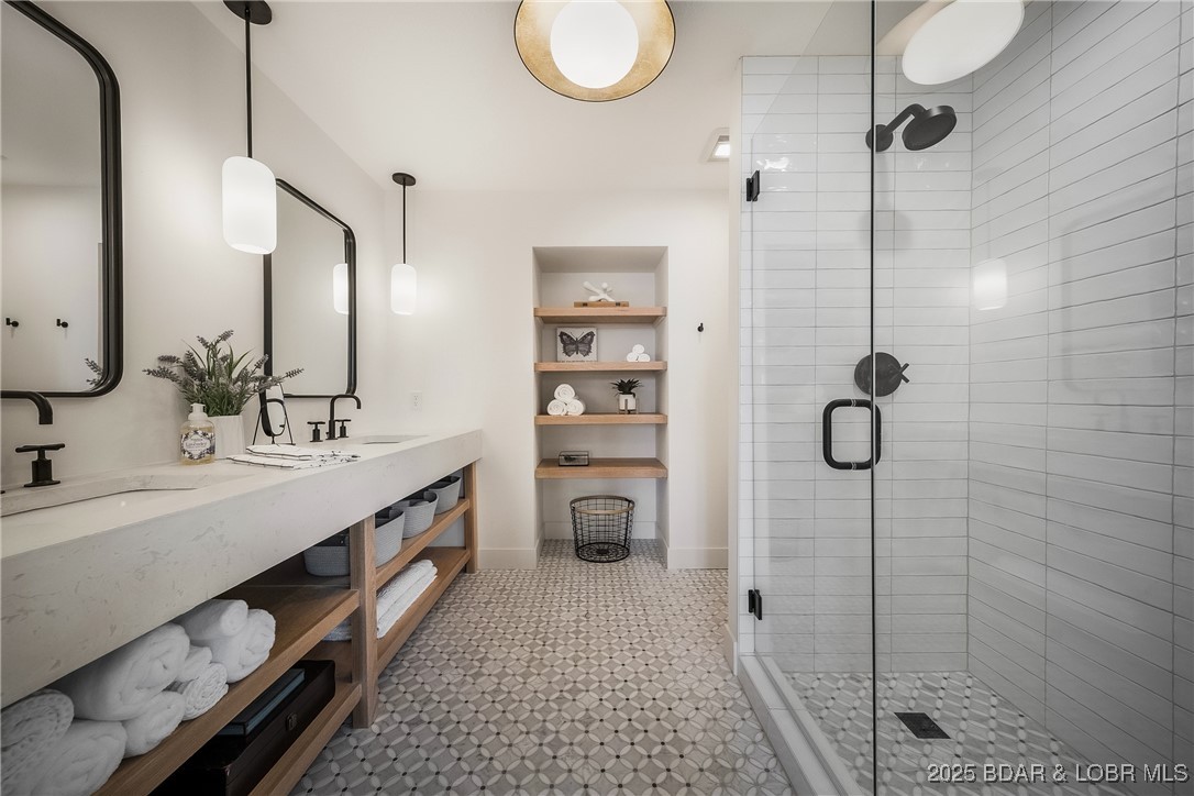 Four Seasons, Missouri 65049, United States, 4 Bedrooms Bedrooms, ,6 BathroomsBathrooms,Residential,Active,102358