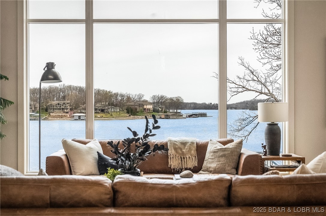 Four Seasons, Missouri 65049, United States, 4 Bedrooms Bedrooms, ,6 BathroomsBathrooms,Residential,Active,102358