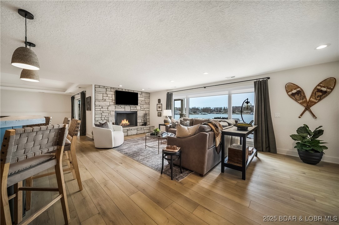 Four Seasons, Missouri 65049, United States, 4 Bedrooms Bedrooms, ,6 BathroomsBathrooms,Residential,Active,102358