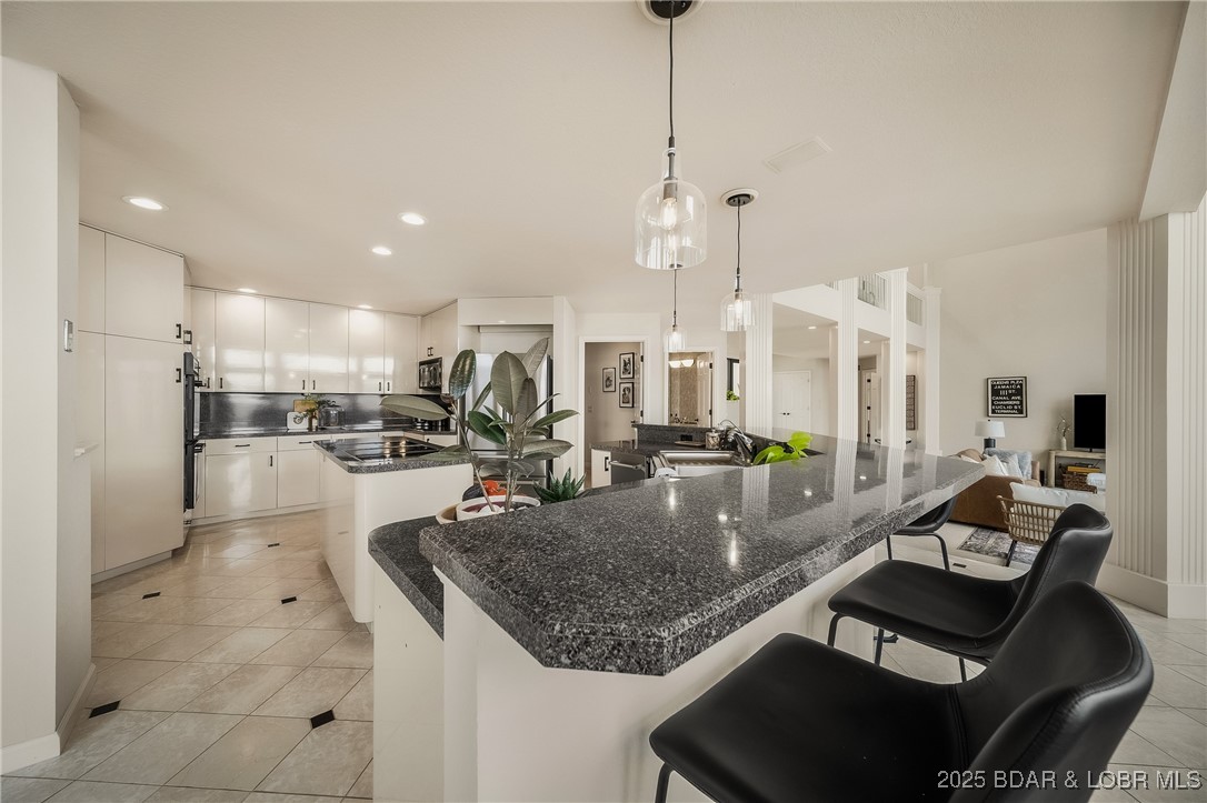 Four Seasons, Missouri 65049, United States, 4 Bedrooms Bedrooms, ,6 BathroomsBathrooms,Residential,Active,102358