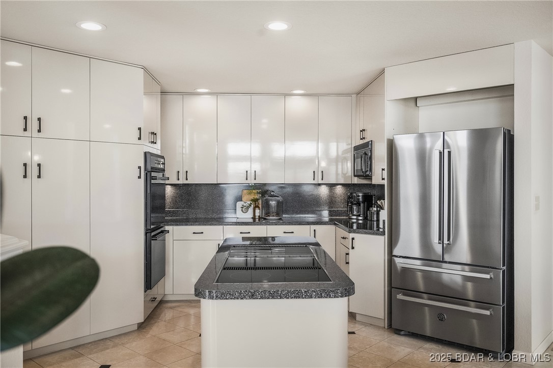 Four Seasons, Missouri 65049, United States, 4 Bedrooms Bedrooms, ,6 BathroomsBathrooms,Residential,Active,102358