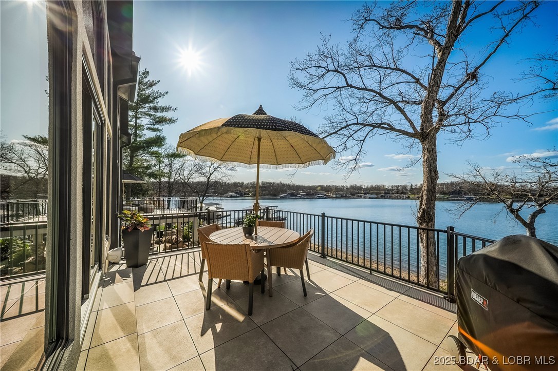 Four Seasons, Missouri 65049, United States, 4 Bedrooms Bedrooms, ,6 BathroomsBathrooms,Residential,Active,102358