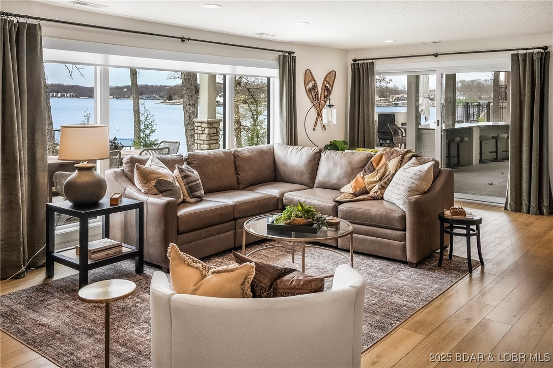 Four Seasons, Missouri 65049, United States, 4 Bedrooms Bedrooms, ,6 BathroomsBathrooms,Residential,Active,102358