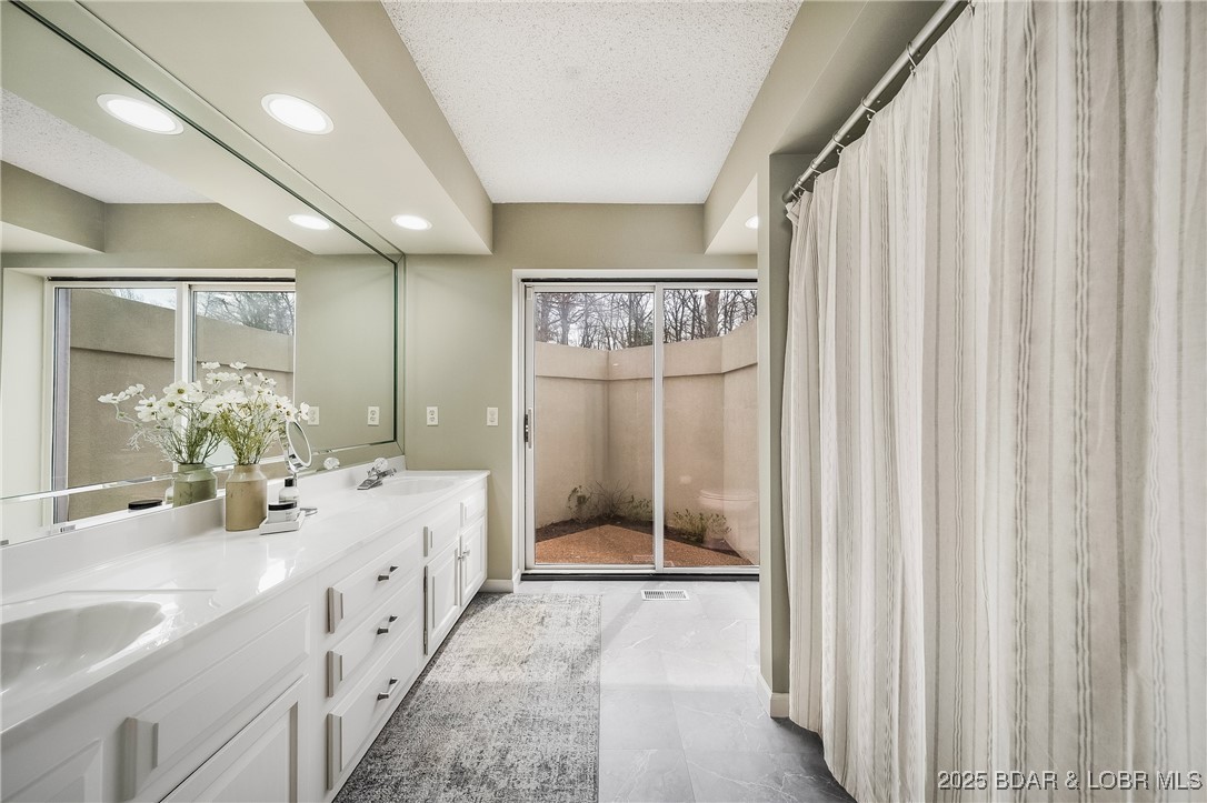 Four Seasons, Missouri 65049, United States, 4 Bedrooms Bedrooms, ,6 BathroomsBathrooms,Residential,Active,102358