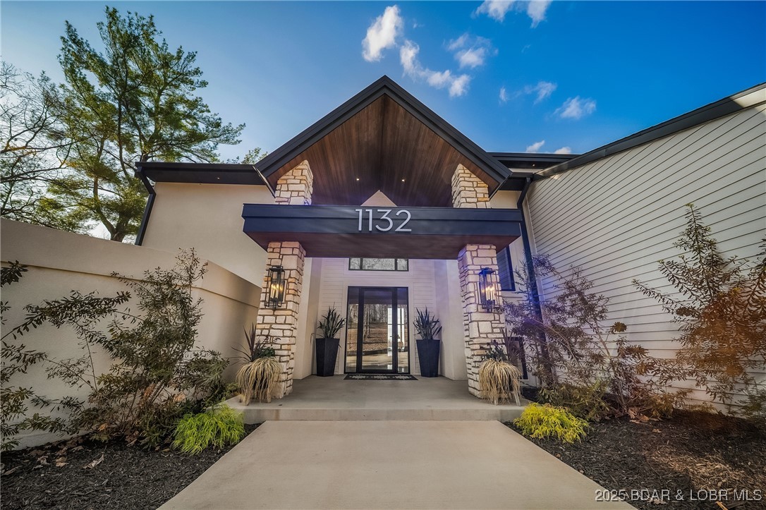 Four Seasons, Missouri 65049, United States, 4 Bedrooms Bedrooms, ,6 BathroomsBathrooms,Residential,Active,102358