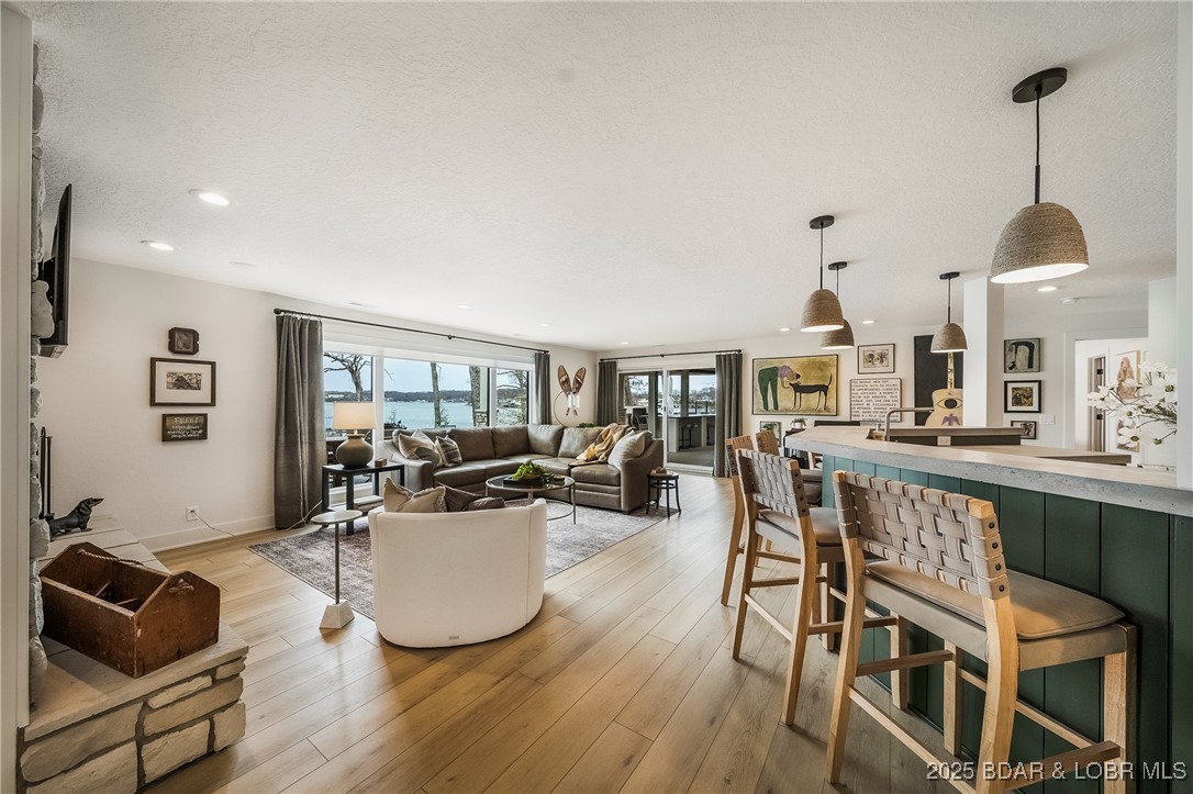 Four Seasons, Missouri 65049, United States, 4 Bedrooms Bedrooms, ,6 BathroomsBathrooms,Residential,Active,102358