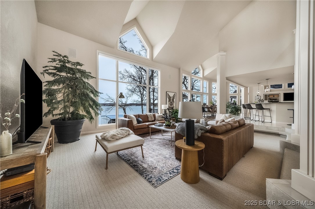 Four Seasons, Missouri 65049, United States, 4 Bedrooms Bedrooms, ,6 BathroomsBathrooms,Residential,Active,102358