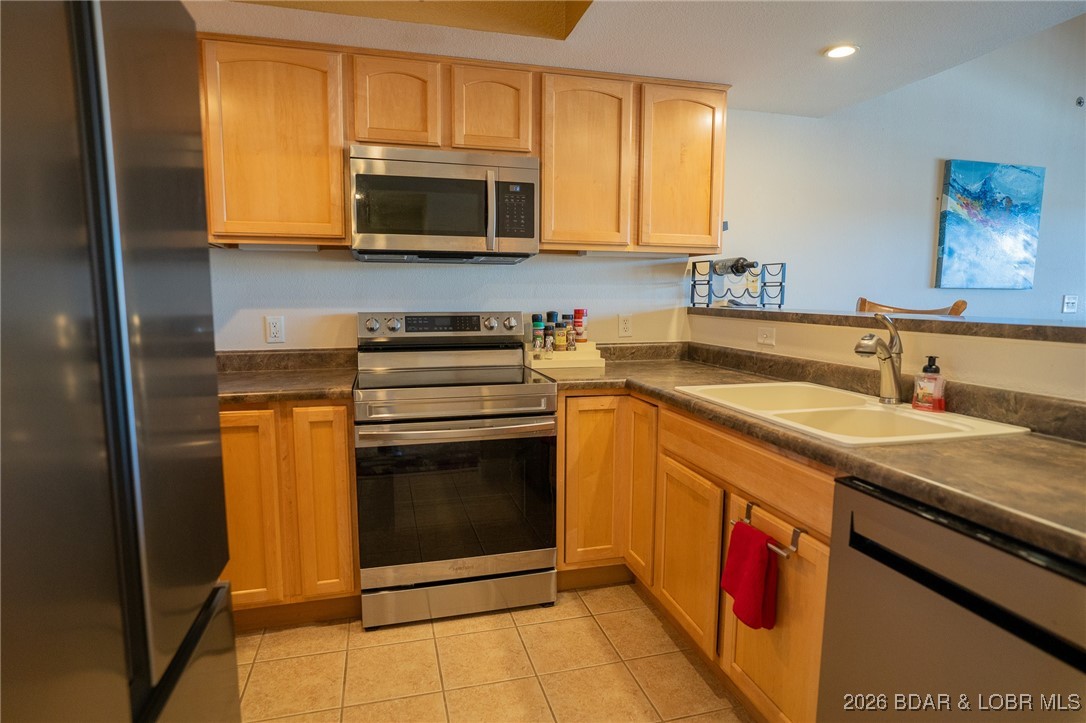 Lighthouse Pointe Condominium - Residential